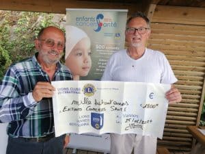 Le LIONS club VANNES Bertranne fait un don a Enfants Cancers Sante