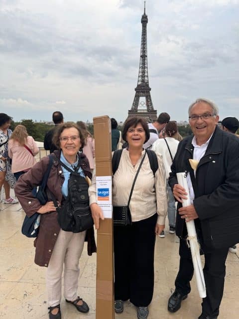 La Tour Eiffel sest illuminee dor pour soutenir la lutte contre les cancers pediatriques 4 rotated