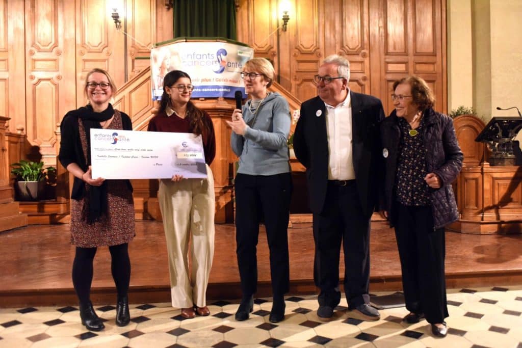 Remise de cheques a Paris 10