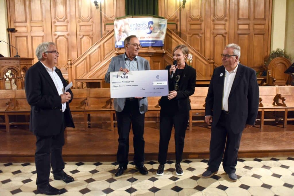 Remise de cheques a Paris 14