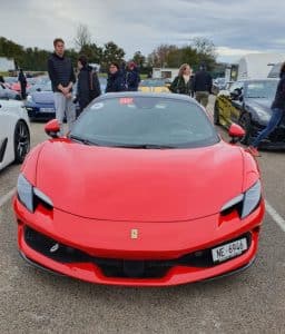 Tour de circuit en Ferrari pour les enfants hospitalises au CHU de Dijon